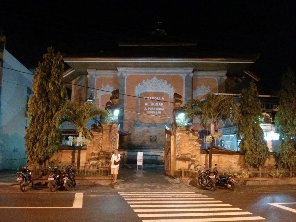 Masjid Al Qomar: Tempat Ibadah yang Menyatu dengan Jiwa Cilacap